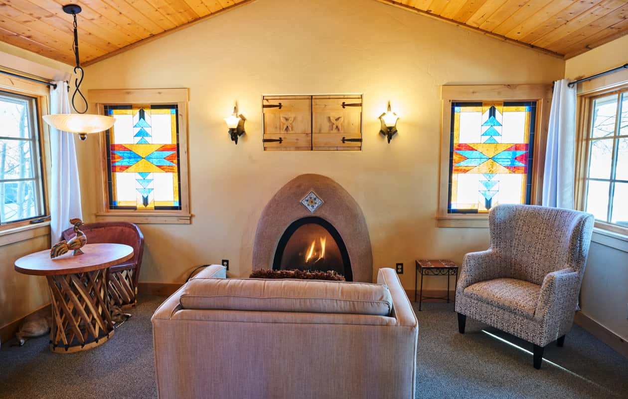 Mariposa cabin living room with fireplace